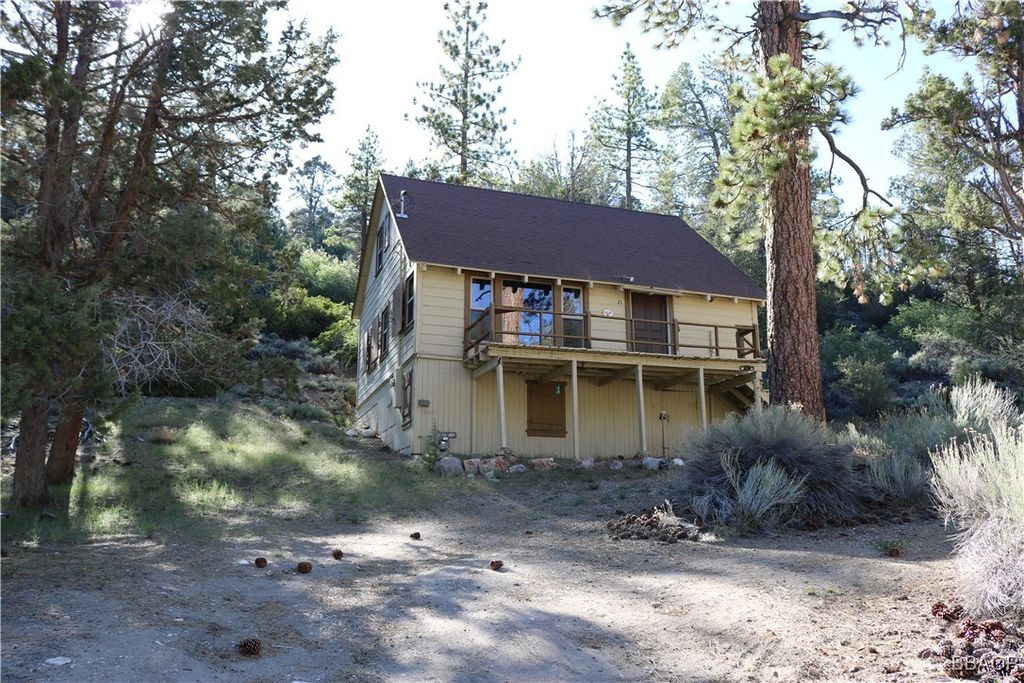 Photo of 21 Holcomb Valley Road, Fawnskin, CA 92333 (MLS # 32501352)