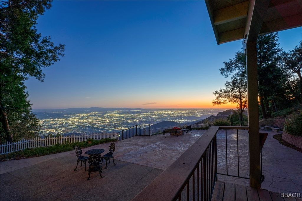 Photo of 26419 Apache Trail, Rimforest, CA 92378 (MLS # 32501969)