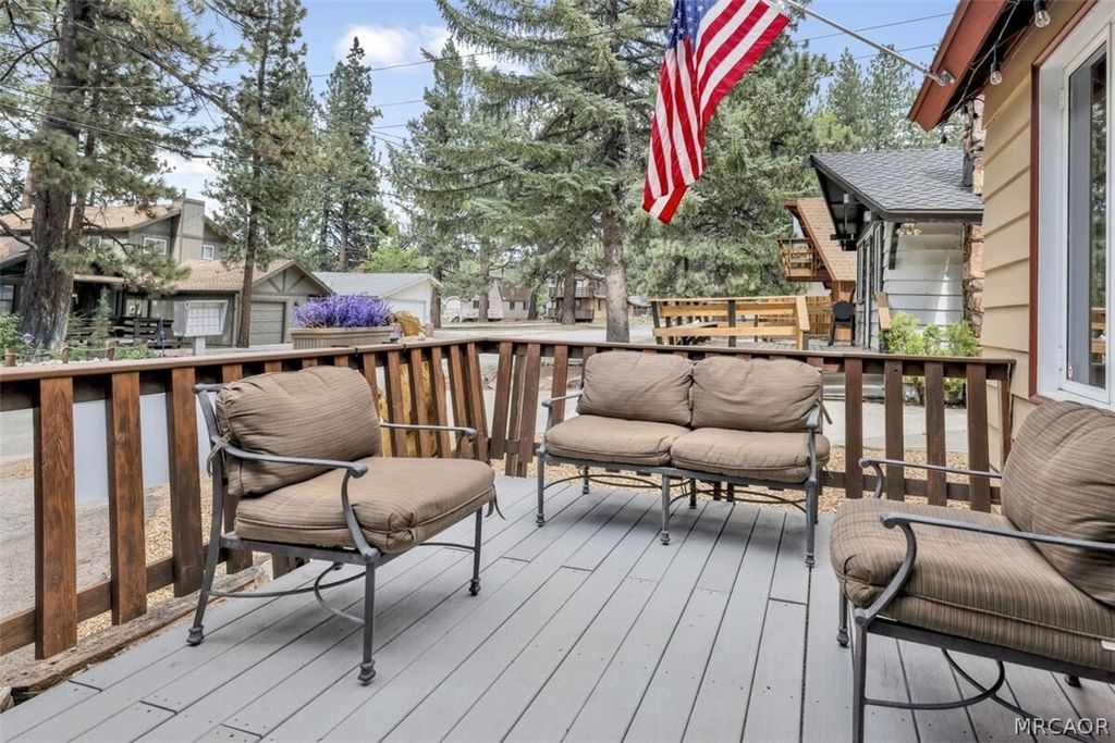 Photo of 42665 Peregrine Avenue, Big Bear Lake, CA 92315 (MLS # 32601028)