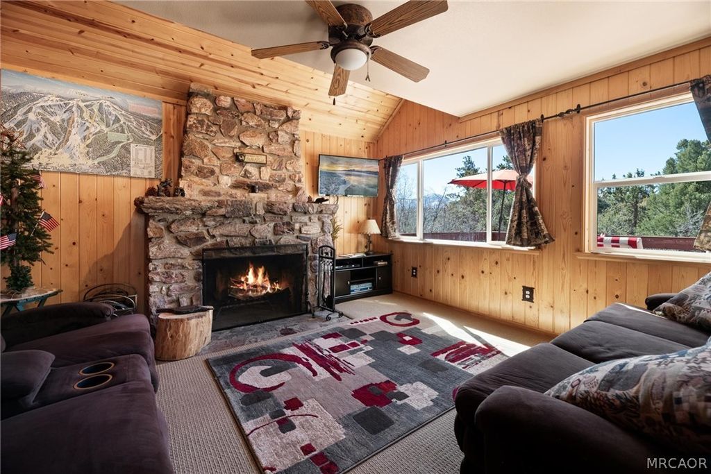 Photo of 44 Lakeview, Fawnskin, CA 92333 (MLS # 32600838)