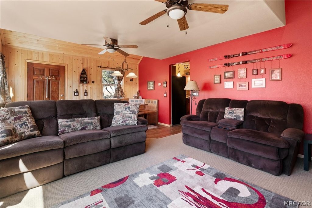 Photo of 44 Lakeview, Fawnskin, CA 92333 (MLS # 32600838)