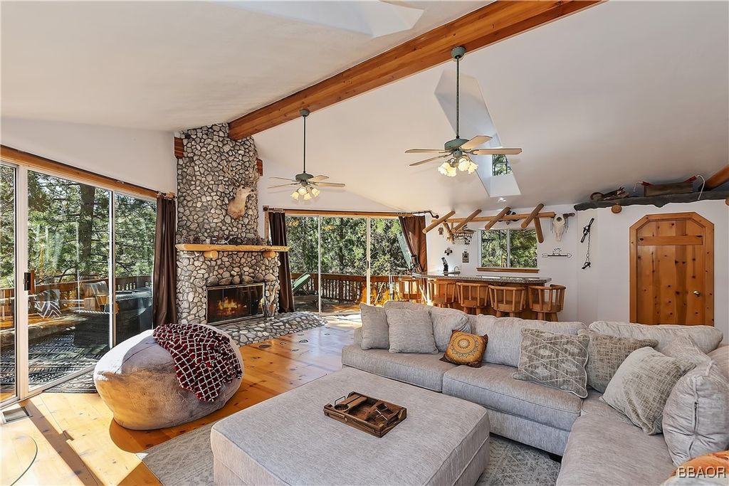 Photo of 169 Imperial, Sugarloaf, CA 92386 (MLS # 32501739)