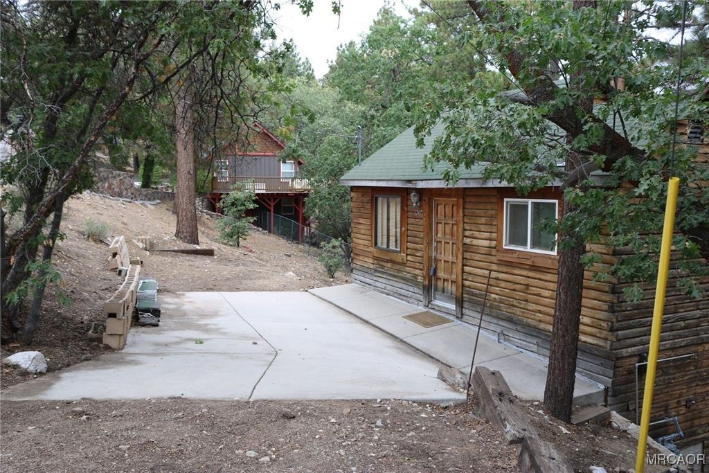 Photo of 1247 Piney Ridge Place, Fawnskin, CA 92333 (MLS # 32502224)