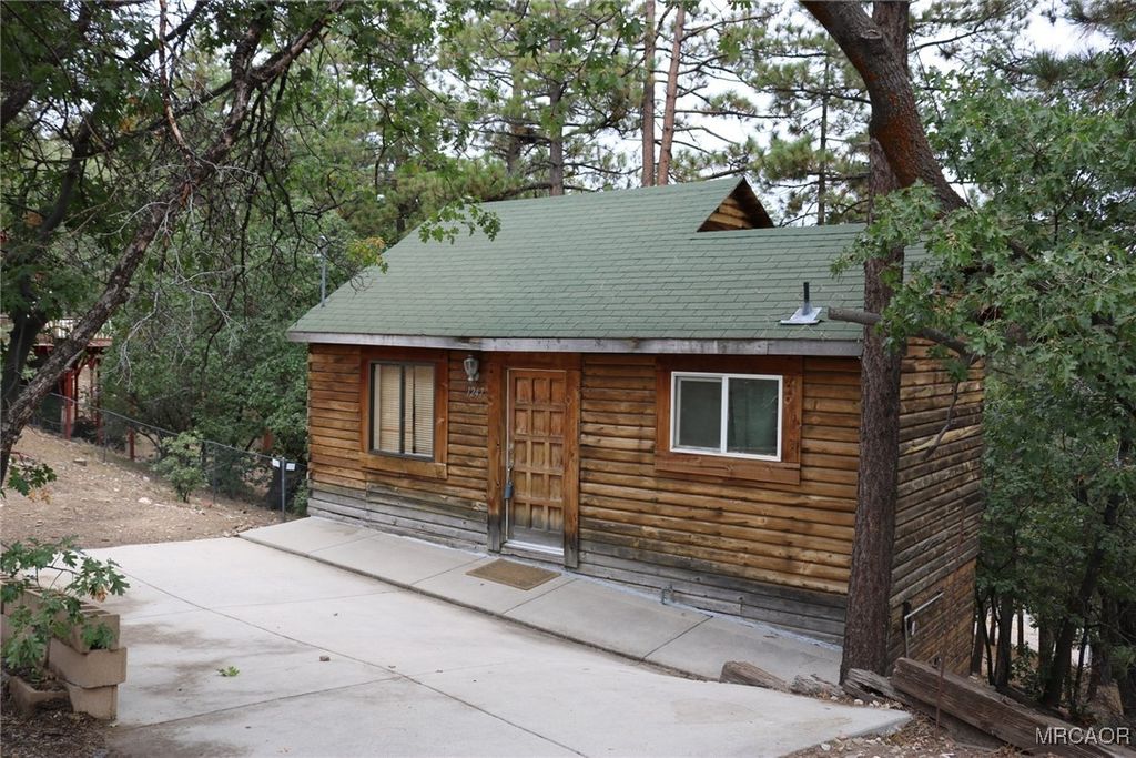 Photo of 1247 Piney Ridge Place, Fawnskin, CA 92333 (MLS # 32502224)