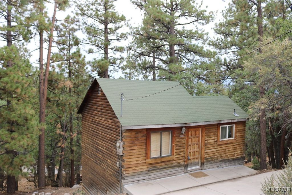 Photo of 1247 Piney Ridge Place, Fawnskin, CA 92333 (MLS # 32502224)