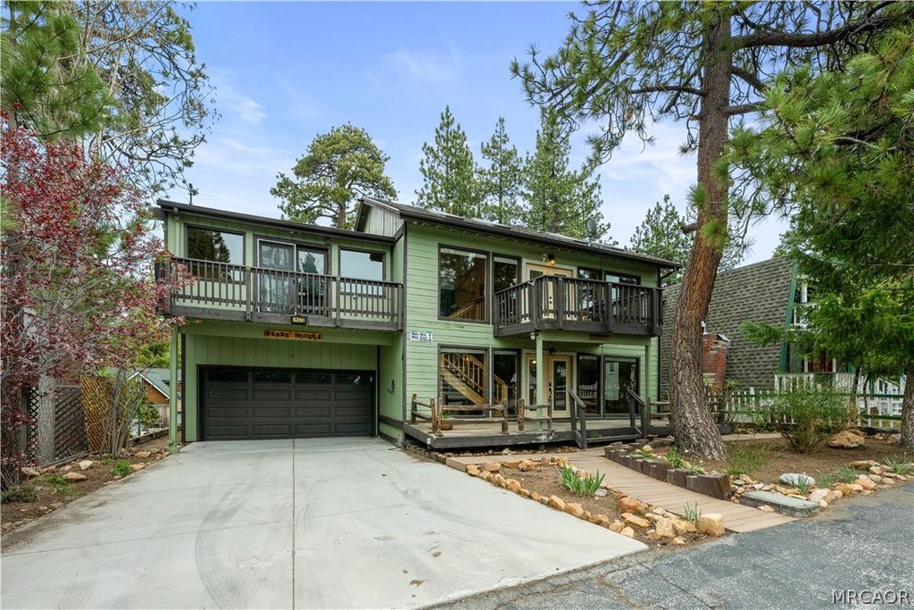Photo of 39470 Lake Drive, Big Bear Lake, CA 92315 (MLS # 32600700)