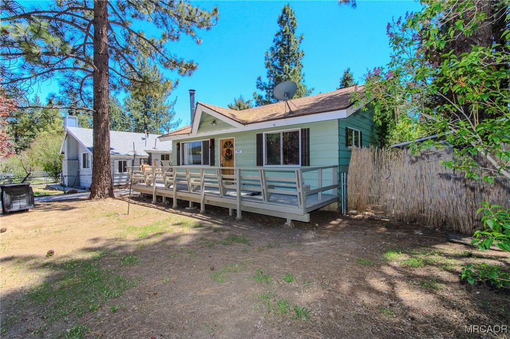 Photo of 945 Green Way Drive, Big Bear City, CA 92314 (MLS # 32600218)