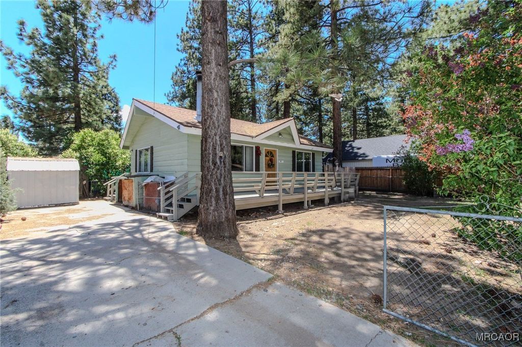 Photo of 945 Green Way Drive, Big Bear City, CA 92314 (MLS # 32600218)