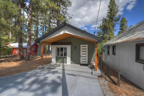 Photo of 40166 Esterly Ln, Big Bear Lake, CA 92315 (MLS # 32602350)