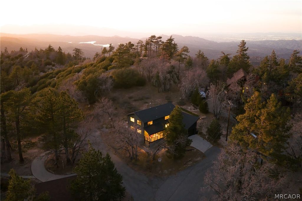 Photo of 32945 Juniper Lane, Green Valley Lake, CA 92341 (MLS # 32600273)