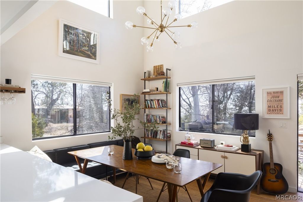 Photo of 32945 Juniper Lane, Green Valley Lake, CA 92341 (MLS # 32600273)