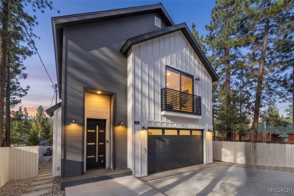 Photo of 225 E Aeroplane Boulevard, Big Bear City, CA 92314 (MLS # 32502384)