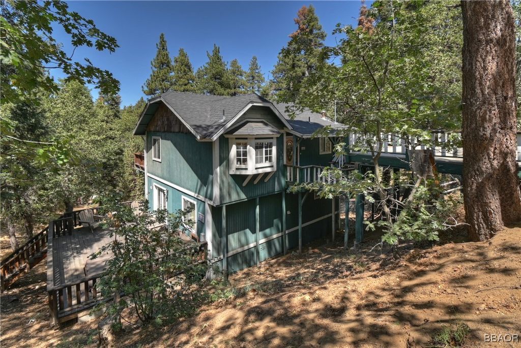 Photo of 1134 Siskiyou Drive, Big Bear Lake, CA 92315 (MLS # 32502158)