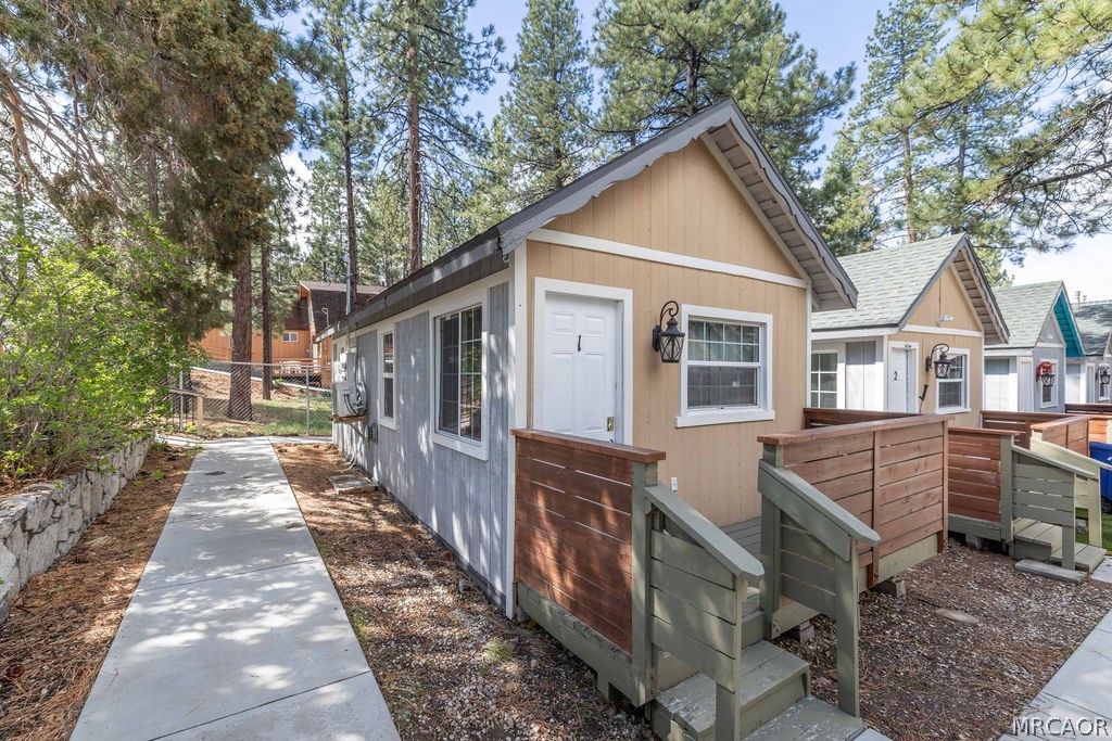 Photo of 528 Cottage Lane, Big Bear Lake, CA 92315 (MLS # 32500498)