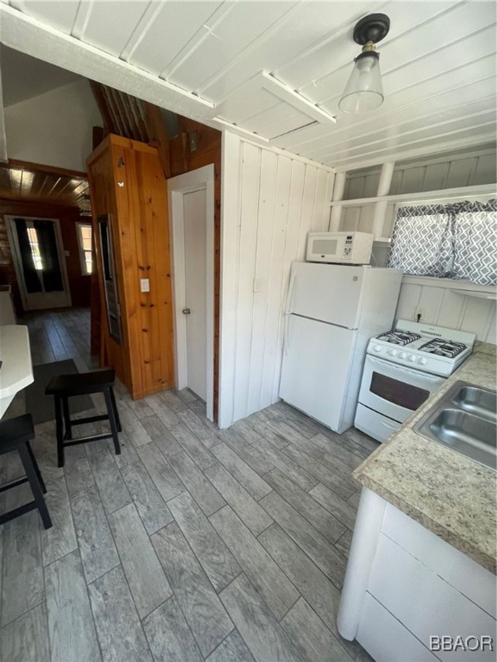 Photo of 528 Cottage Lane, Big Bear Lake, CA 92315 (MLS # 32500498)