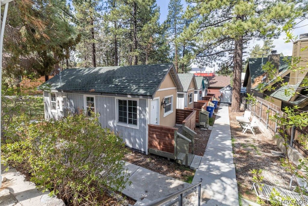Photo of 528 Cottage Lane, Big Bear Lake, CA 92315 (MLS # 32500498)