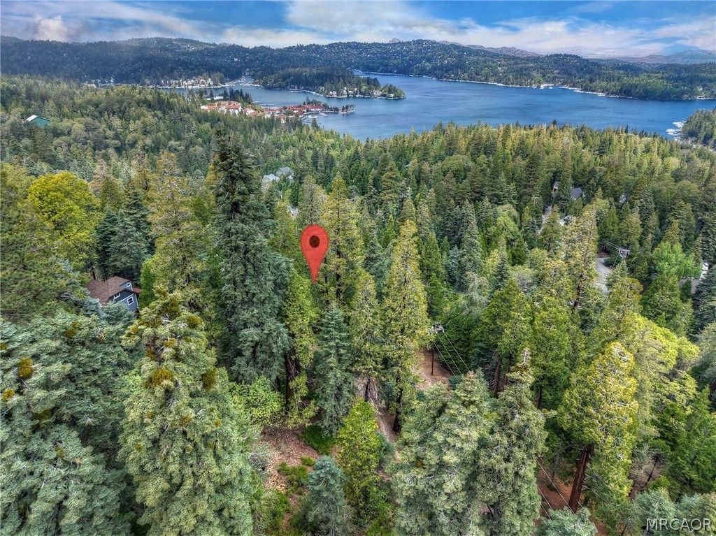 Photo of 0 Stonehill Drive, Lake Arrowhead, CA 92385 (MLS # 32600892)
