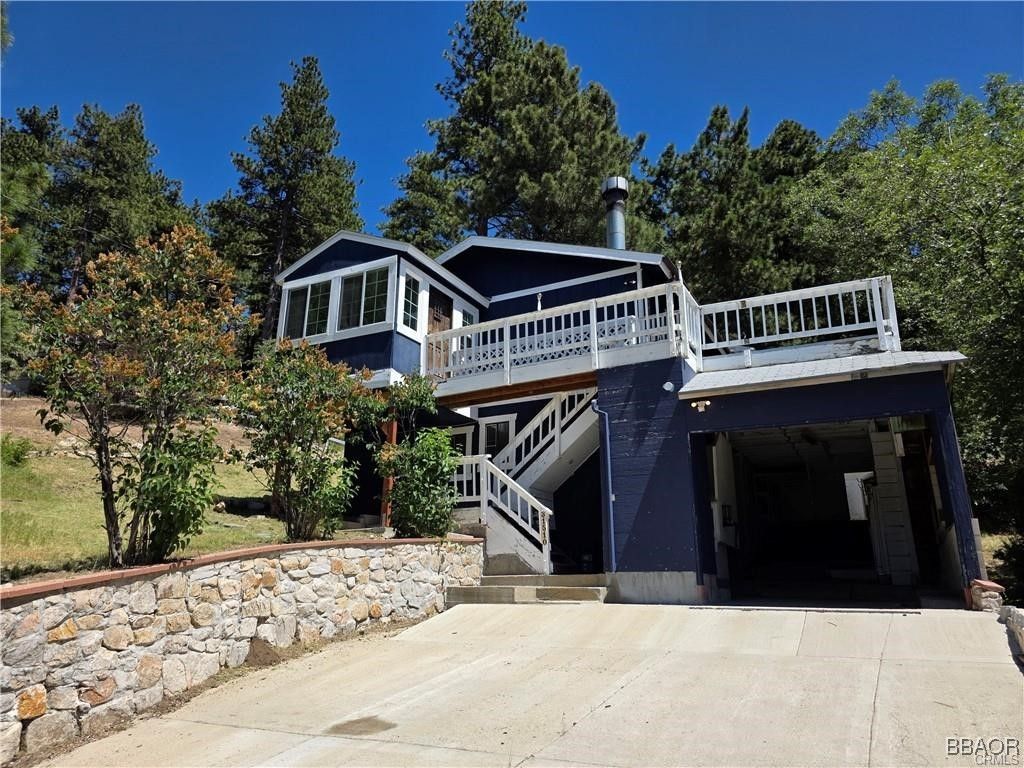 Photo of 31510 Valley Ridge Drive, Running Springs, CA 92382 (MLS # 32501937)