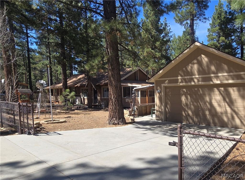 Photo of 2013 Cedar Lane, Big Bear City, CA 92314 (MLS # 32600611)