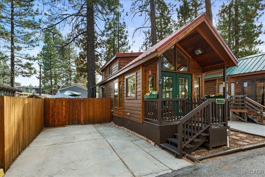 Photo of 475 Thrush Drive #40 Dr, Big Bear Lake, CA 92315 (MLS # 32502845)