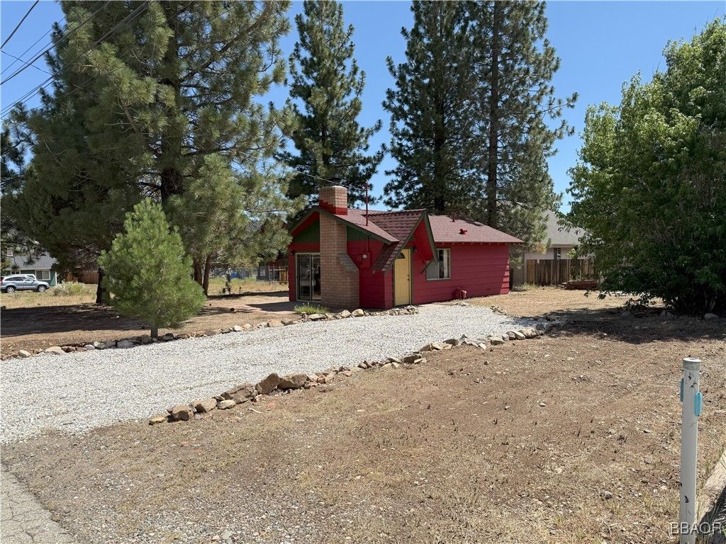 Photo of 936 Pinon Lane, Big Bear City, CA 92314 (MLS # 32501849)