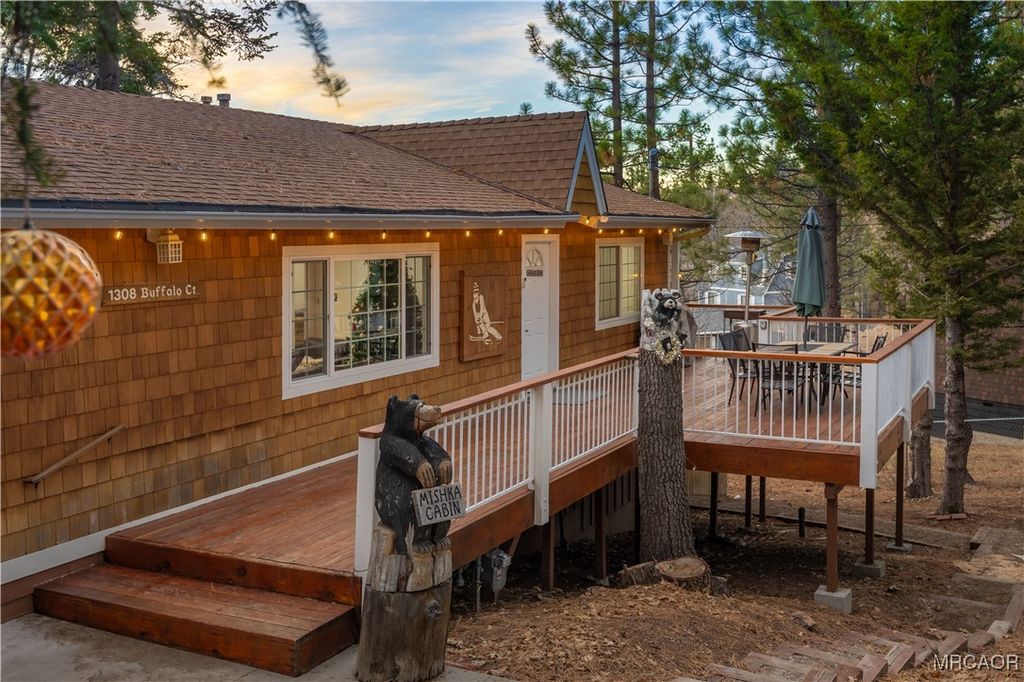 Photo of 1308 Buffalo Court, Big Bear Lake, CA 92315 (MLS # 32600079)