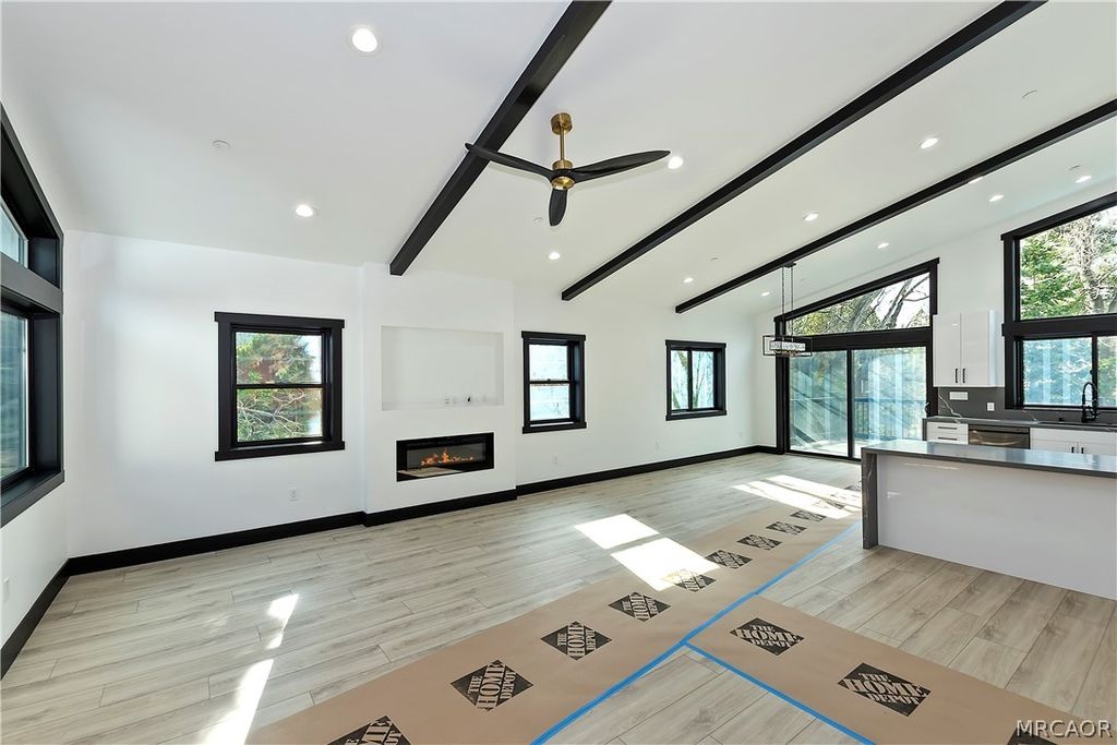 Photo of 556 Lucerne Drive, Big Bear Lake, CA 92315 (MLS # 32601190)