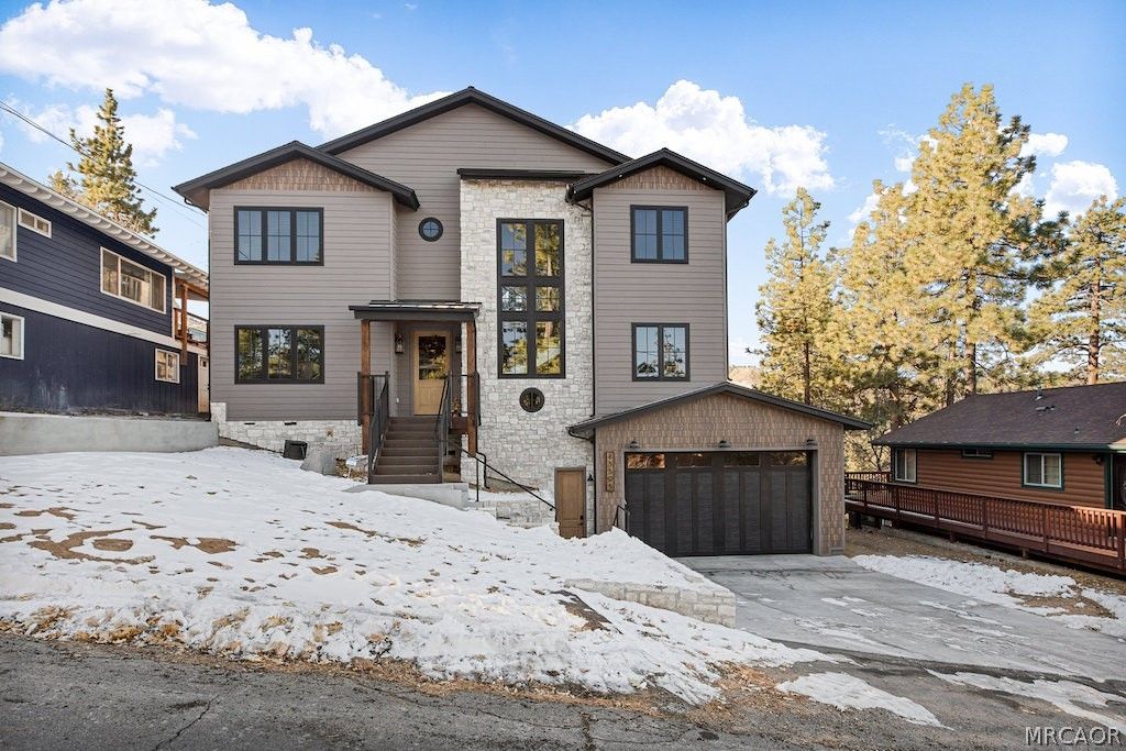 Photo of 43595 Ridge Crest Drive, Big Bear Lake, CA 92315 (MLS # 32600420)