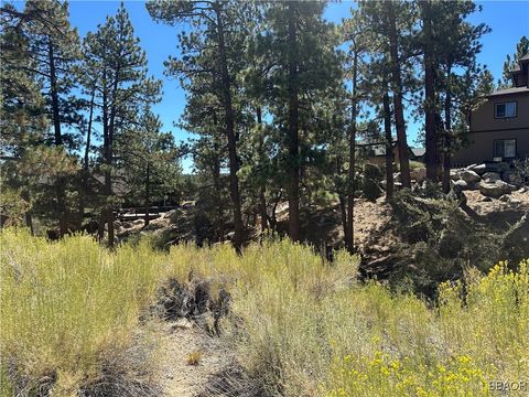 Photo of 371 Sunrise Way, Big Bear Lake, CA 92315 (MLS # 32502173)