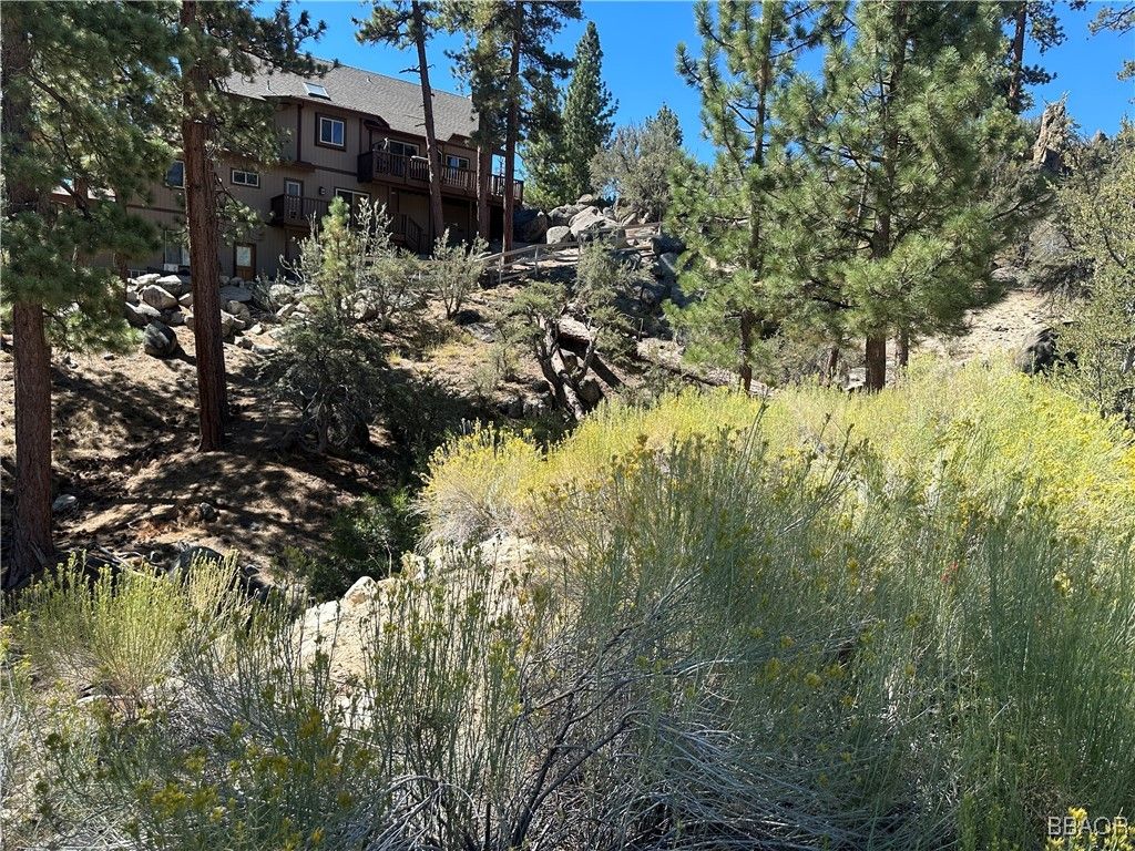 Photo of 371 Sunrise Way, Big Bear Lake, CA 92315 (MLS # 32502173)