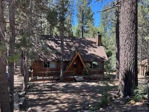 Photo of 496 Catalina Road, Big Bear Lake, CA 92315 (MLS # 32501599)