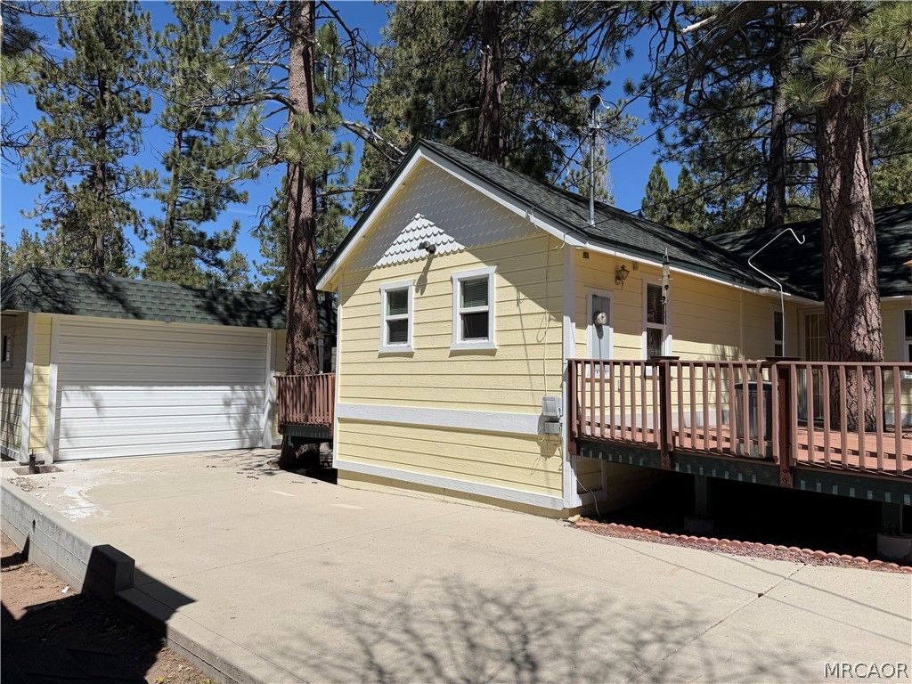 Photo of 40226 Guinan Lane, Big Bear Lake, CA 92315 (MLS # 32502721)