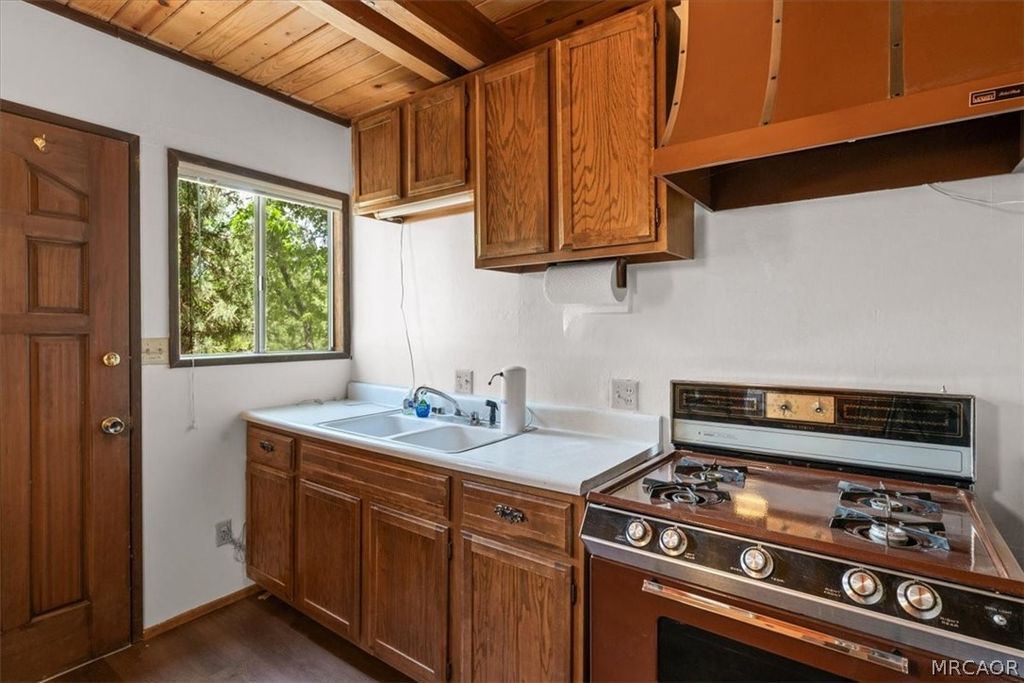 Photo of 1011 Butte Avenue, Big Bear City, CA 92314 (MLS # 32601352)