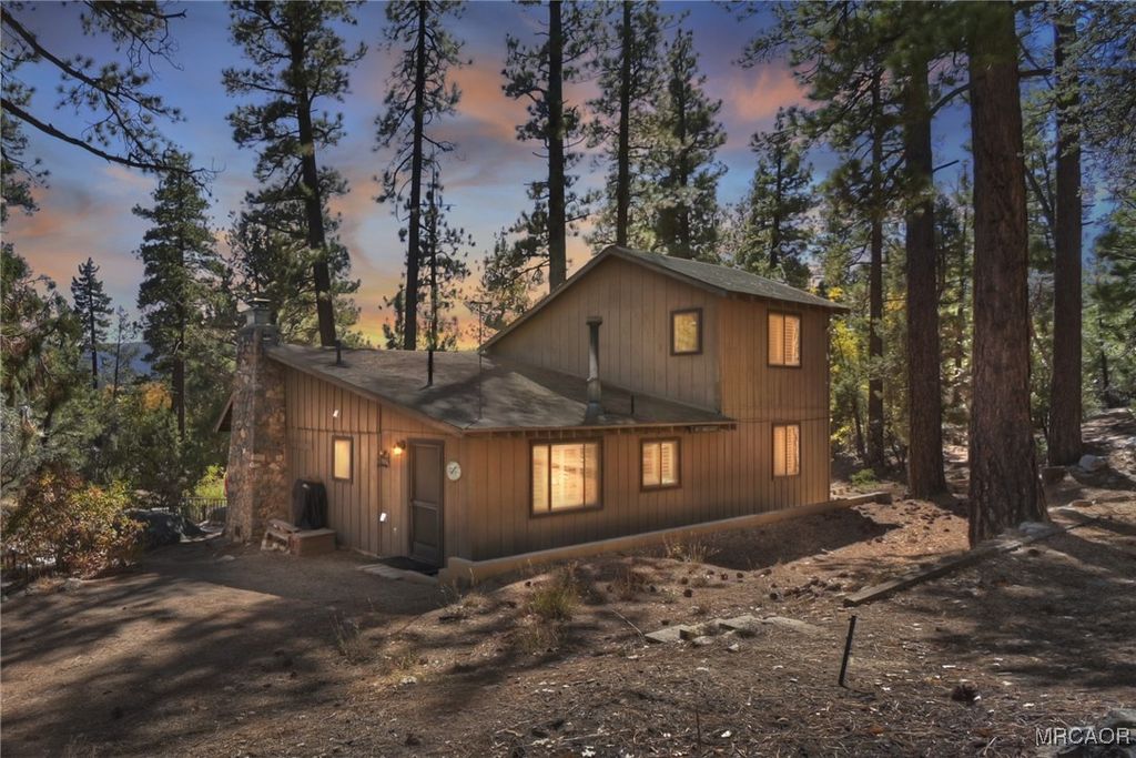 Photo of 29 Lakeview Trail, Fawnskin, CA 92333 (MLS # 32502518)