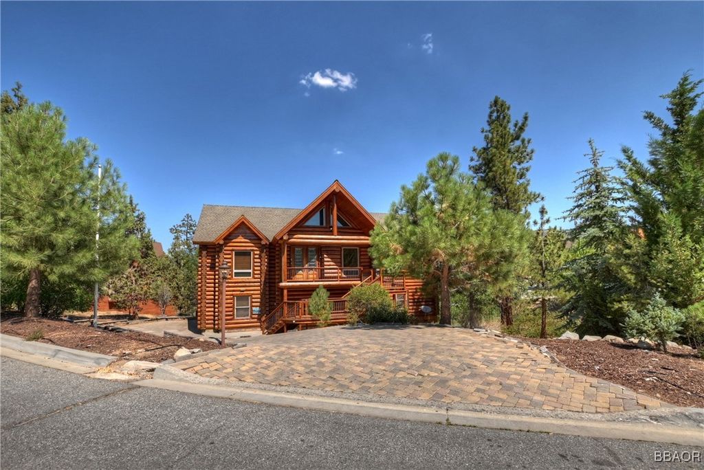 Photo of 42400 Eagle Ridge Drive, Big Bear Lake, CA 92315 (MLS # 32500957)