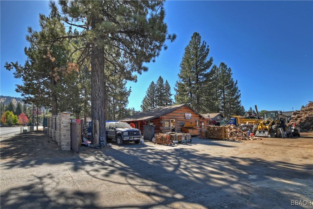 Photo of 42112 Big Bear Boulevard, Big Bear Lake, CA 92315 (MLS # 32405931)