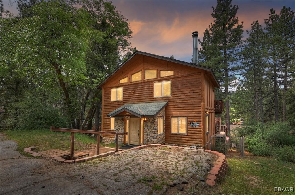 Photo of 788 Silver Tip Drive, Big Bear Lake, CA 92315 (MLS # 32501443)
