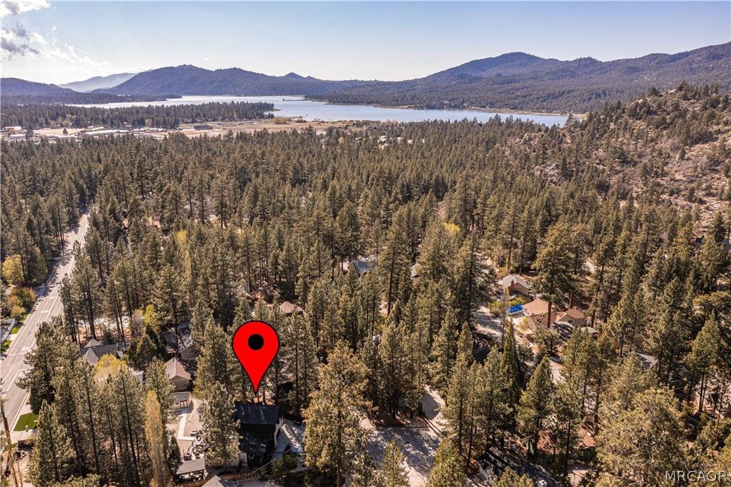 Photo of 154 Lodgepole Place, Big Bear Lake, CA 92315 (MLS # 32600910)