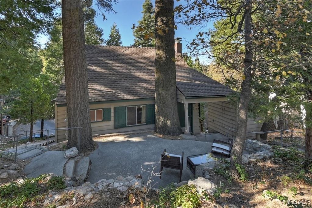 Photo of 620 Cedar Lane, Twin Peaks, CA 92391 (MLS # 32502642)