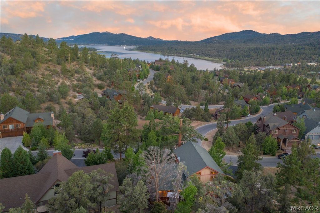 Photo of 301 Starlight Circle, Big Bear Lake, CA 92315 (MLS # 32601339)