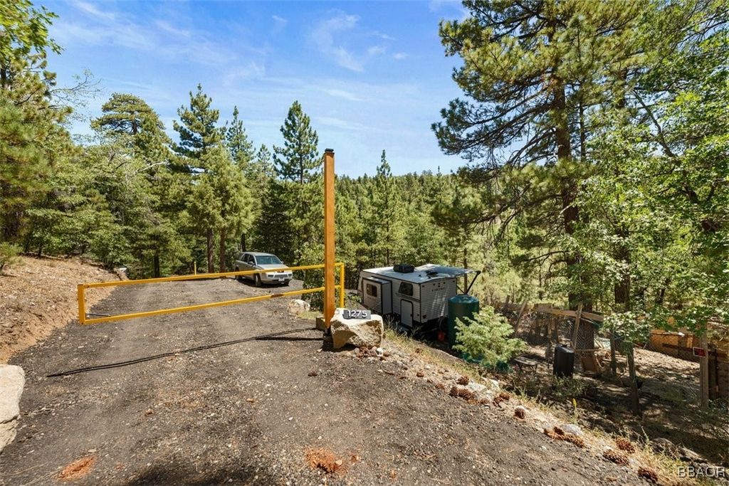 Photo of 1275 Fawnskin Drive, Fawnskin, CA 92333 (MLS # 32502186)