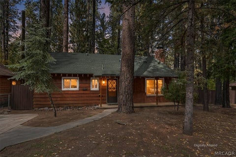 Photo of 41632 Comstock Lane, Big Bear Lake, CA 92315 (MLS # 32602421)