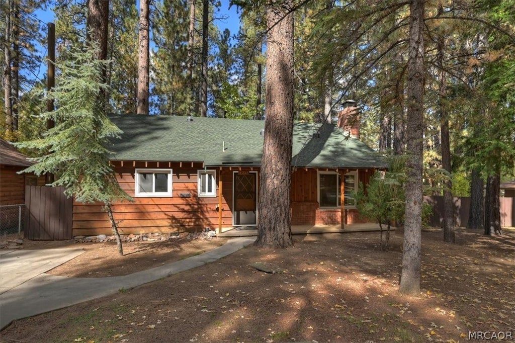 Photo of 41632 Comstock Lane, Big Bear Lake, CA 92315 (MLS # 32602421)