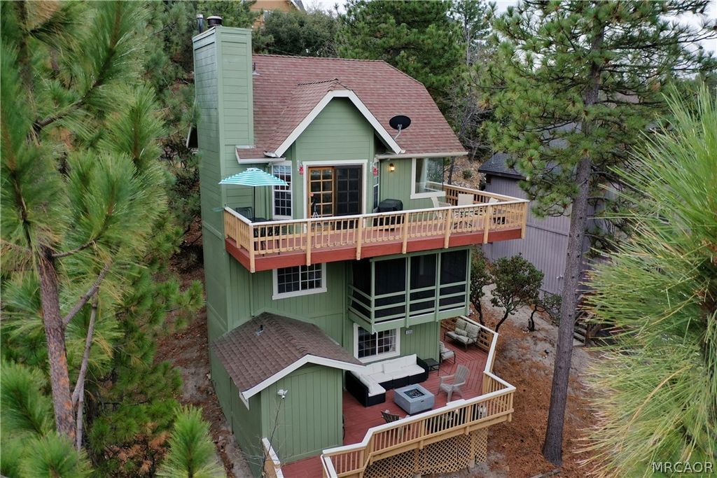 Photo of 1285 Yukon Drive, Lake Arrowhead, CA 92352 (MLS # 32600538)