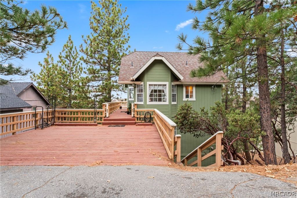 Photo of 1285 Yukon Drive, Lake Arrowhead, CA 92352 (MLS # 32600538)
