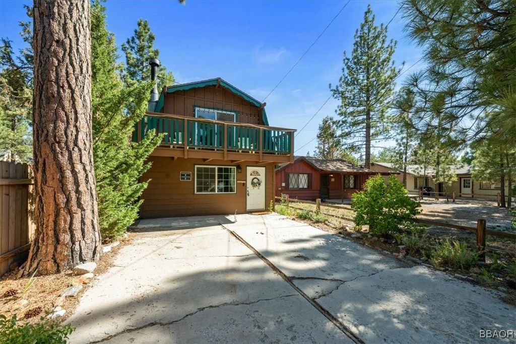 Photo of 424 Elysian Boulevard, Big Bear City, CA 92314 (MLS # 32502026)