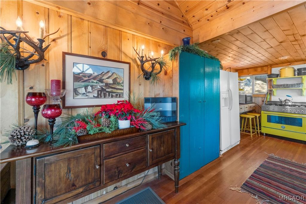 Photo of 305 North Shore Drive, Fawnskin, CA 92333 (MLS # 32502786)