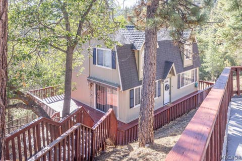 Photo of 1234 Bruin Trail, Fawnskin, CA 92333 (MLS # 32601488)