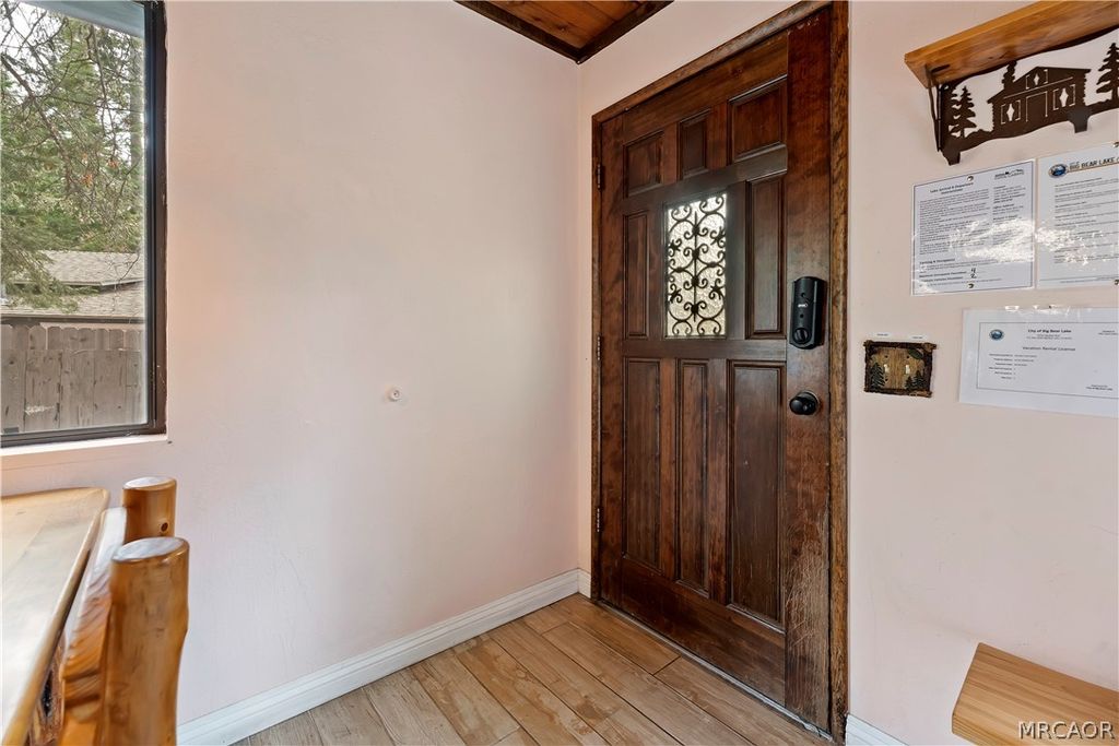 Photo of 43132 Grizzly Road, Big Bear Lake, CA 92315 (MLS # 32600717)