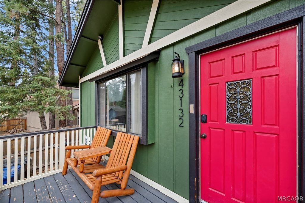 Photo of 43132 Grizzly Road, Big Bear Lake, CA 92315 (MLS # 32600717)